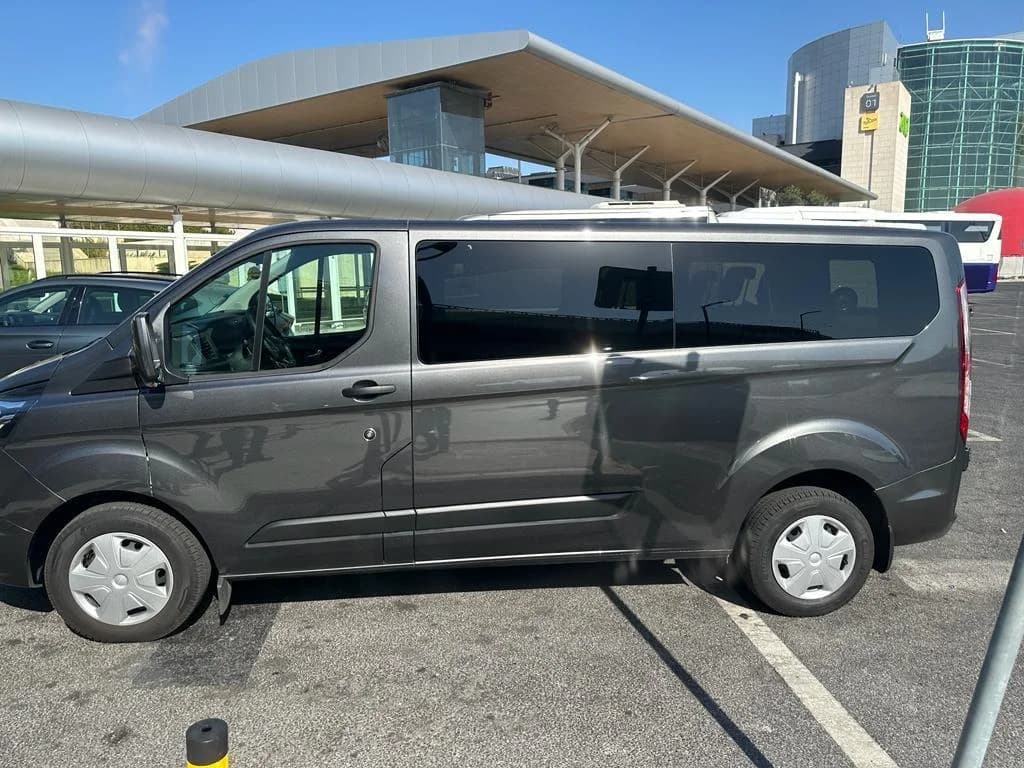 Airport to Hotel Transfer -Van for 8 3